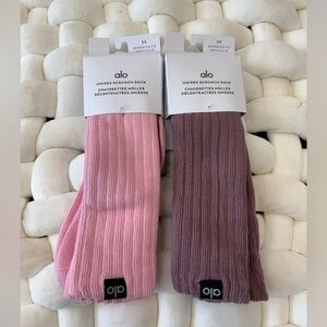 ALO Yoga Unisex Scrunch Socks - Light Pink and Mauve